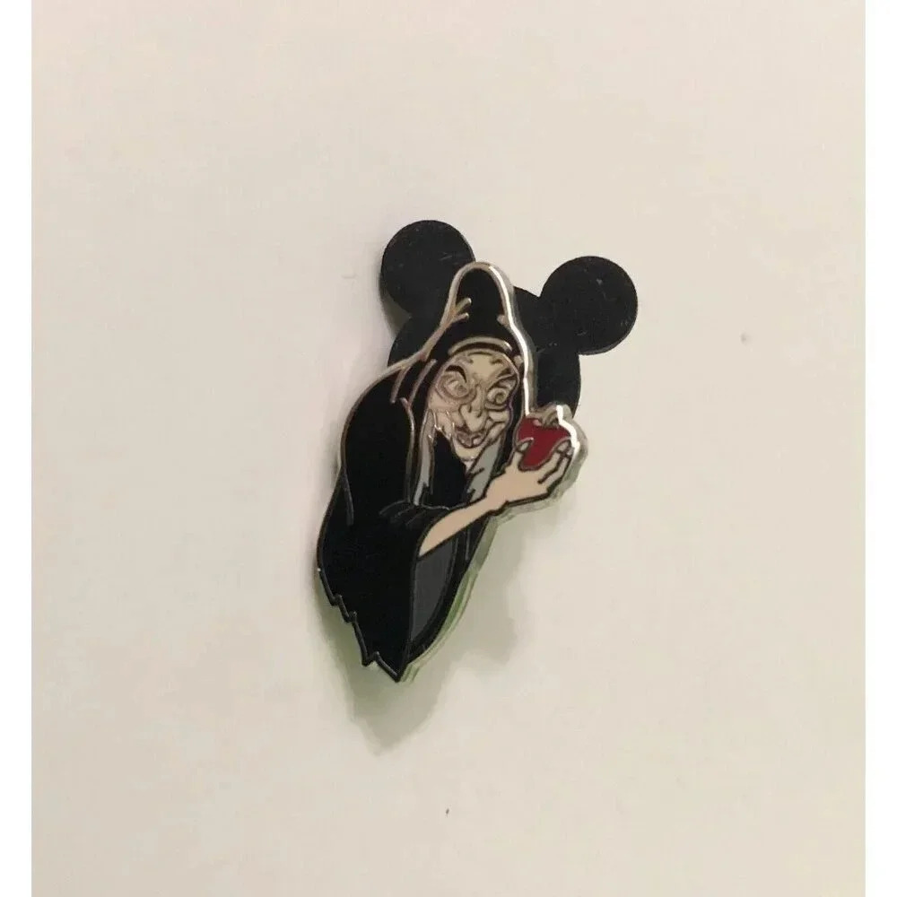 2006 Disney Snow White Old Hag Pin Evil  Queen Apple